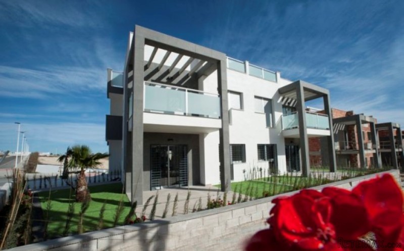 RS218, Apartments in Los Altos