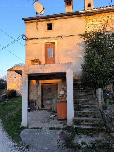 Prodaja kuće za renovaciju s građevinskim zemljištem, bl.. - 2