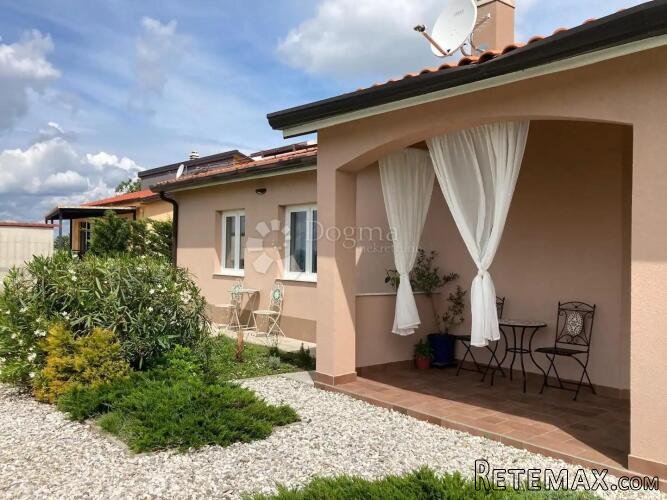 Kuća s bazenom, 1000m2 okućnice, panoramski pogled - 3