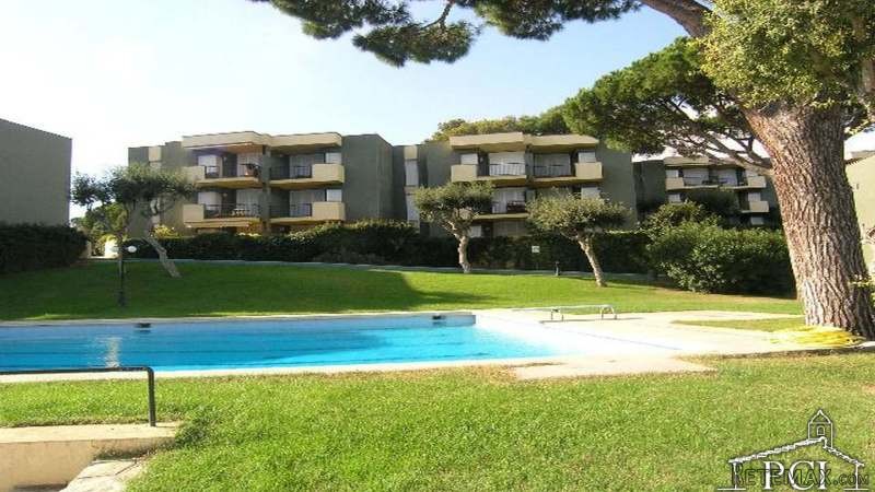 Ground floor with communal pool..