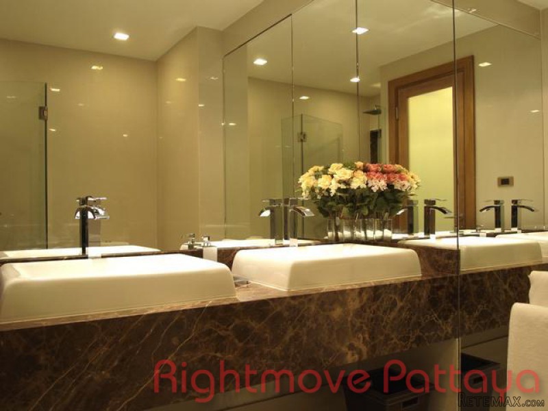 1 Bedroom Condo for sale in Pratumnak -.. - 2