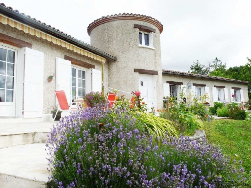 Villa For Sale with Landscaped Gardens - 2
