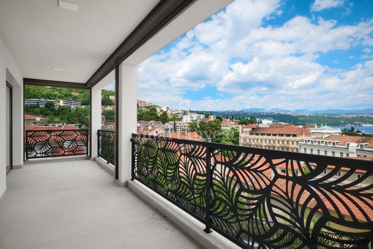 OPATIJA - CENTAR, stan od 126,77 blizu mora - 2