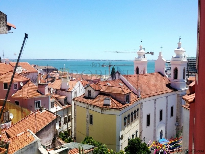 T1 Lisbon Apartment with amazing river..