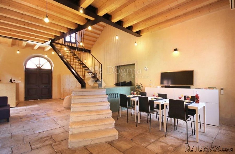 VILLA I DEPENDANCA SA BAZENOM I OKUĆNICOM - 2