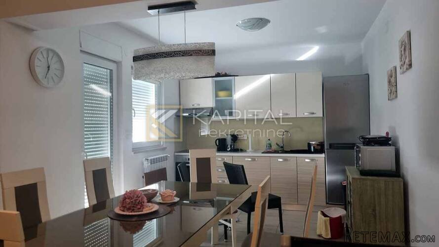 Ika, samostojeća vila s apartmanima i bazenom - 3