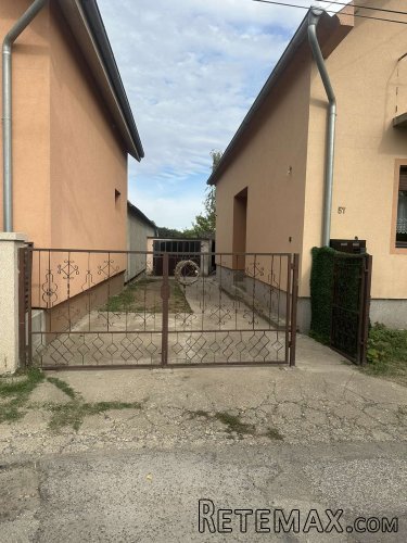 Prodajem kucu u Novim Karlovcima - 3