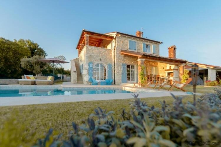 SVETI LOVREČ - Predivna kamena vila - 3