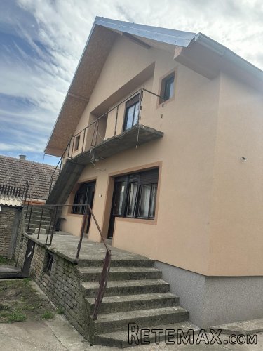 Prodajem kucu u Novim Karlovcima - 5