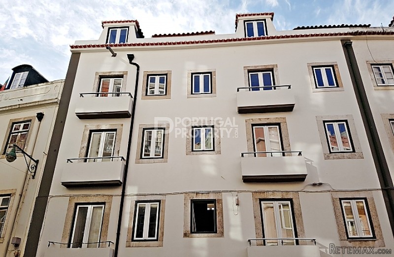 Building nearby Miradouro da Graca