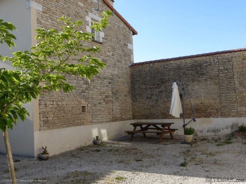 Pretty village with garage and enclosed.. - 2