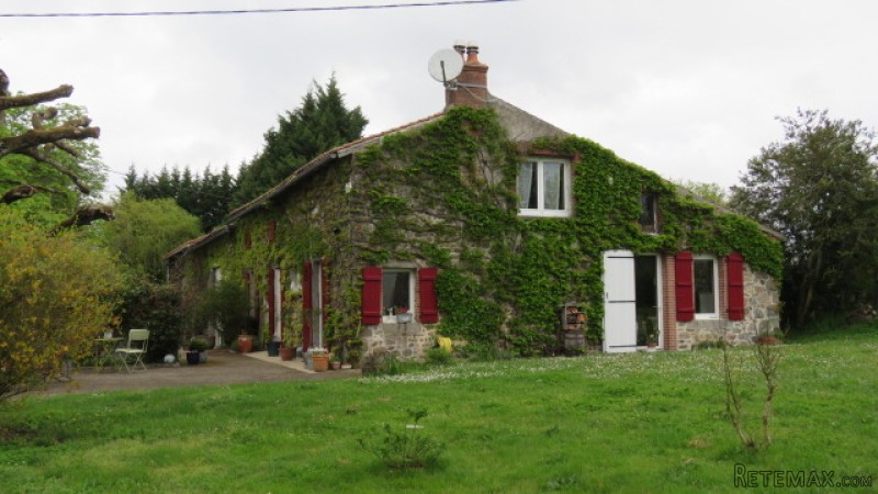 Gorgeous farmhouse, barns and stables..