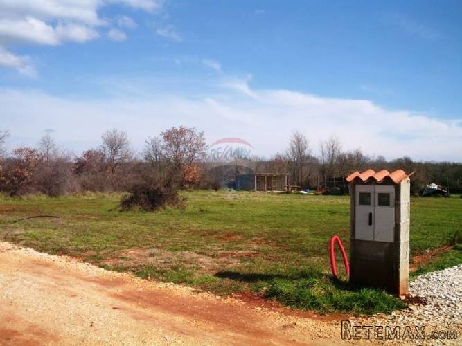 ISTRA, PULA OKOLICA, građevinska parcela za obiteljsku kuću - 2