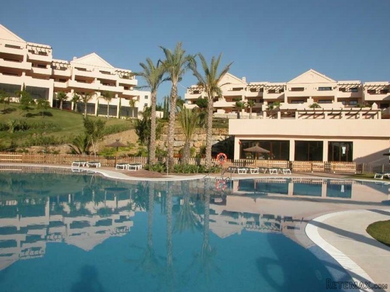 2 Bedroom Middle Floor Apartment