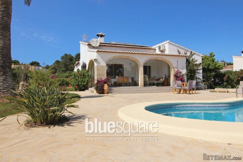 Beautifully renovated 3 bedroom villa..