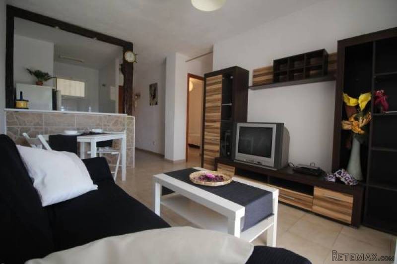 2 Bedroom 1 Bathroom Apartment In La..