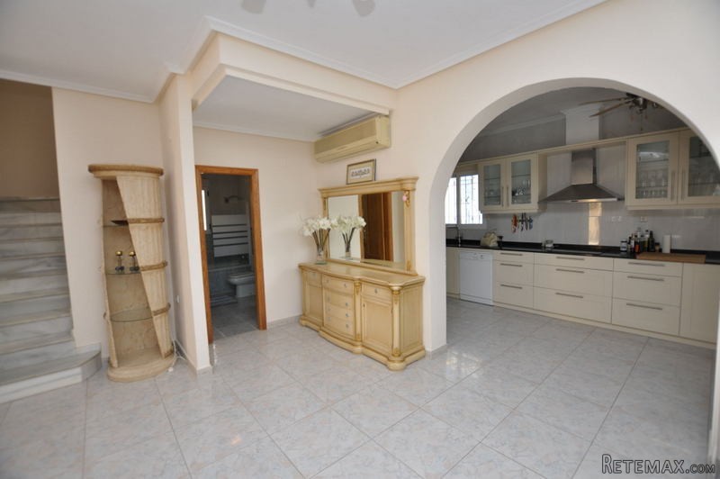 6 Beds Large Family Executive Residence.. - 2