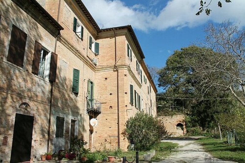 2 Floors Of A Beautiful Detached..