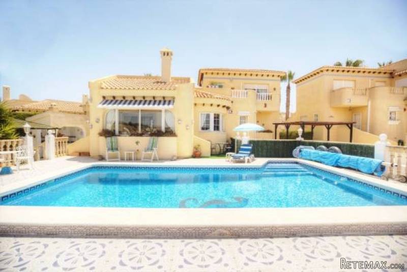 4 Bedroom 3 Bathroom Villa In..