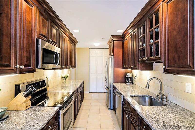 2 bedroom House For Sale: 55 N Broadway.. - 2