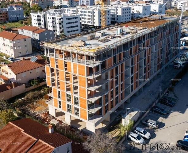 Pula! Višestambena, moderna zgrada s liftom, blizu centra...