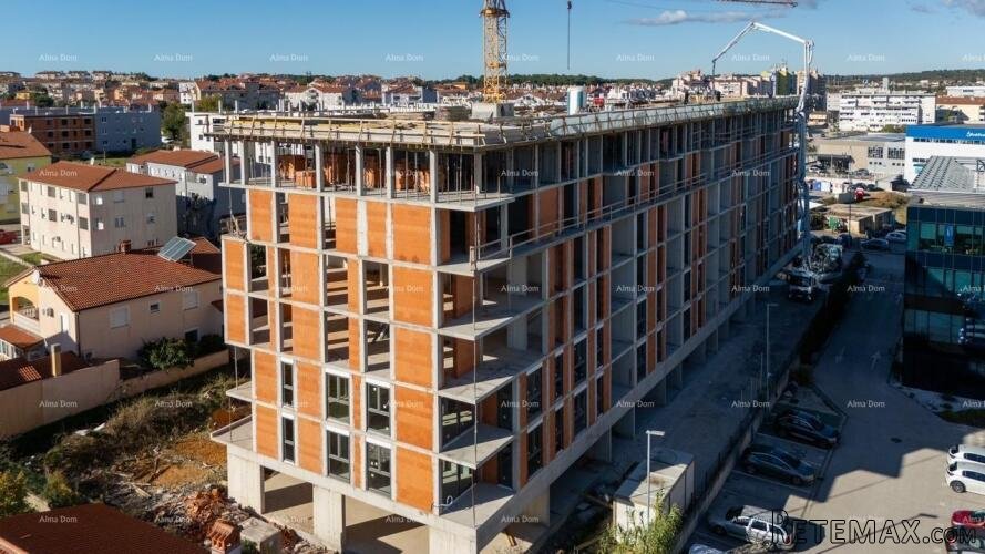 Pula, Višestambena, moderna zgrada s liftom, blizu centra...