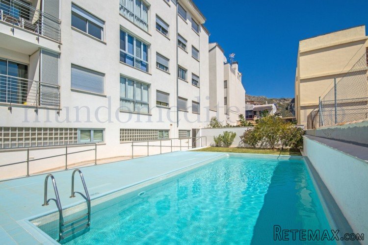 Modern apartment of very good quality only 150m to the..