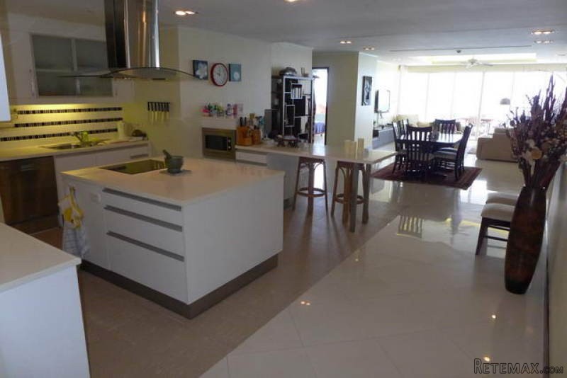 Na Jomtien The Wave Luxury Beachfront..