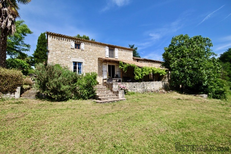 APS3077 Charming stone house full of..