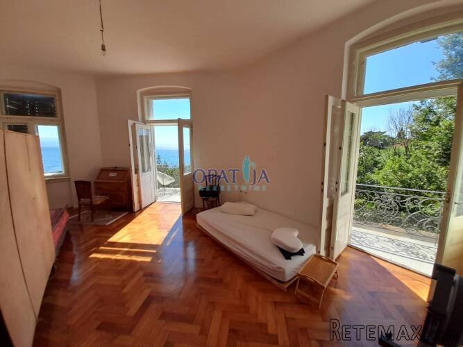 Opatija 1. red do mora dvoetažni stan 114.55 m2