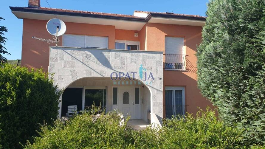 Kastav-Trinajstići samostojeća kuća 280 m2 i okućnica 1212 m..