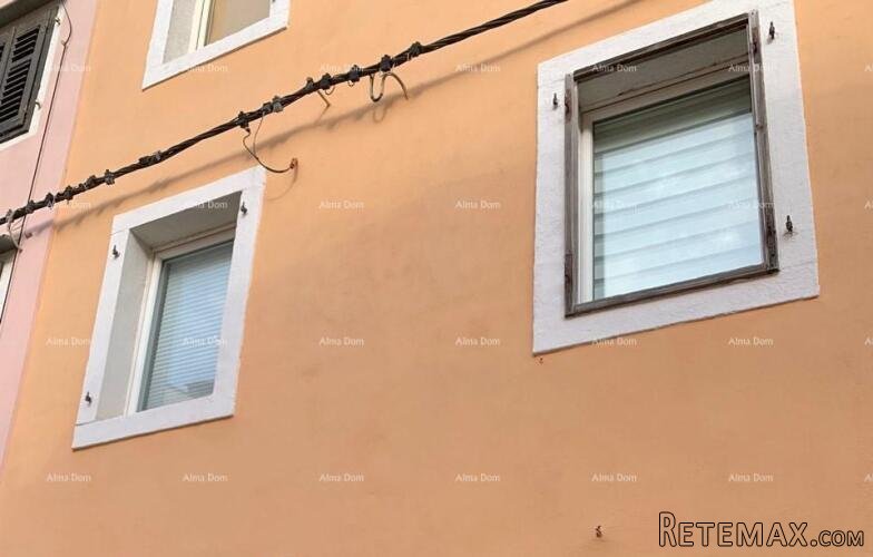 Prodaje se novouređeni poslovni prostor, 34m2, Fažana