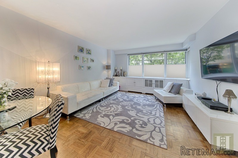 1 bedroom Apartment For Sale: 1175 YORK..