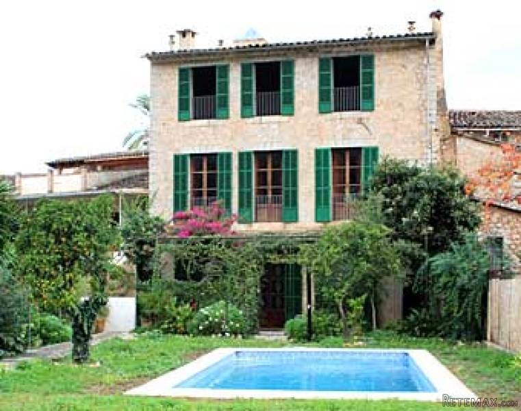Stately Townhouse Of The 16th Century…