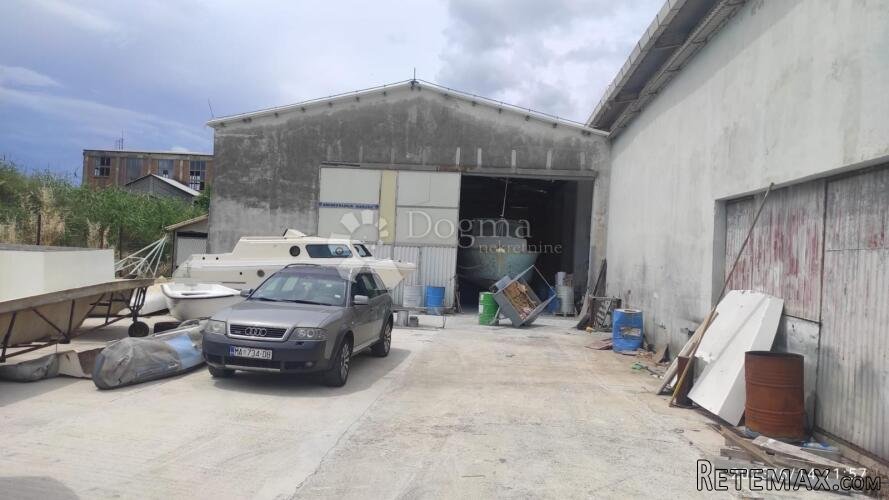 Proizvodno–skladišni kompleks u Opuzenu 702,90 m² - 2