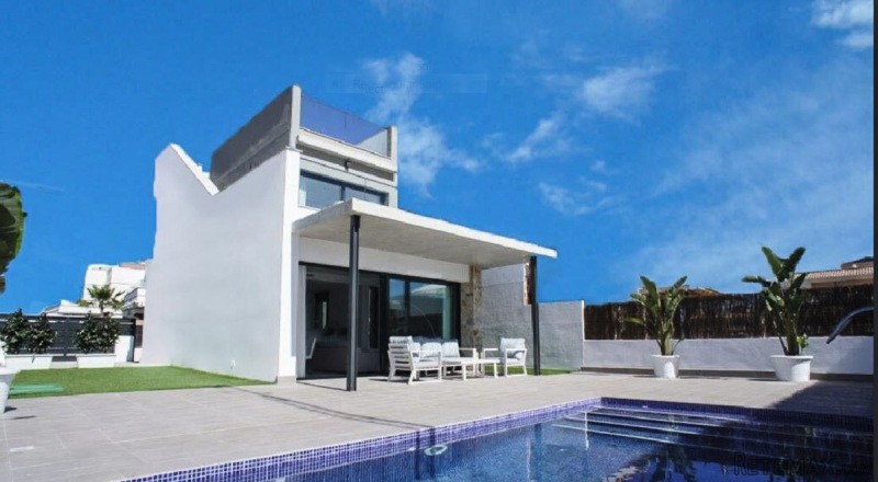 3 Bedrooms - Villa - Alicante - For Sale