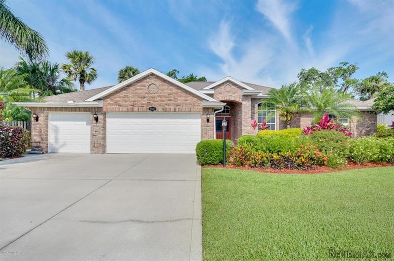 3 bedroom Detached House For Sale: 2372..