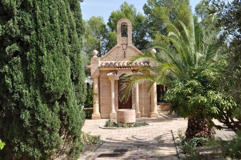 Artist Inspired House / Wedding Venue - 2