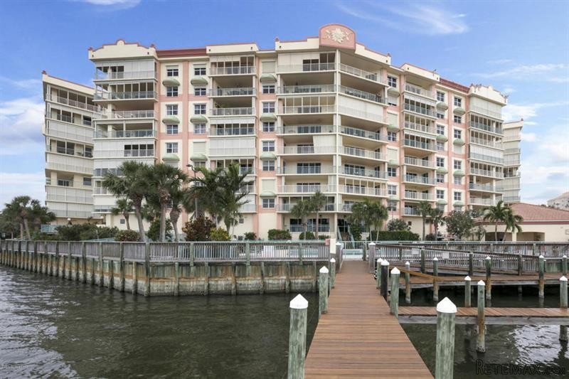 2 bedroom Flat For Sale: 104 Riverside..