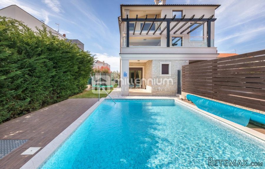 Istra, Fažana, 350m2, samostojeća vila s bazenom
