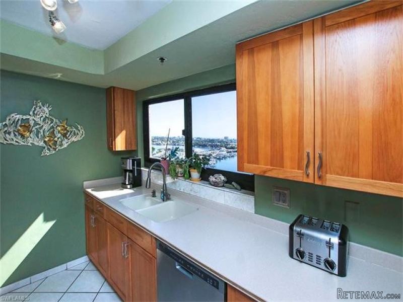 2 bedroom Condominium For Sale: Fort.. - 2