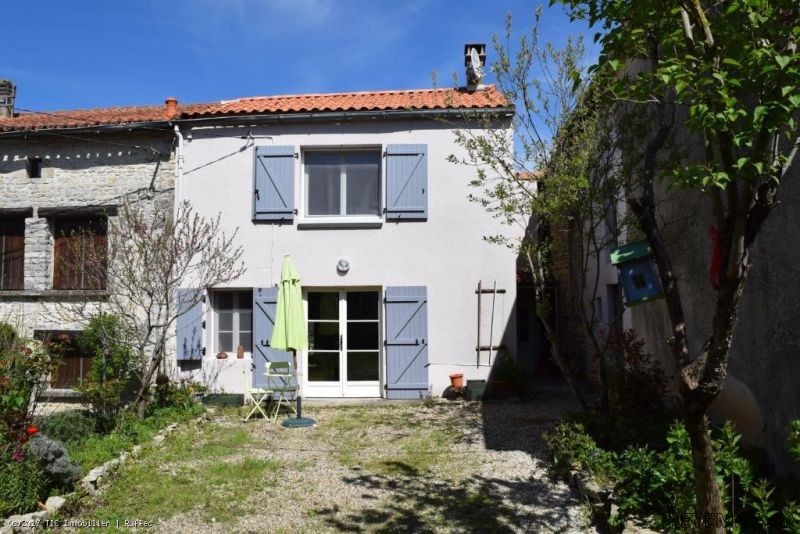 Lovely 2 Bedroom Renovated Stone House..