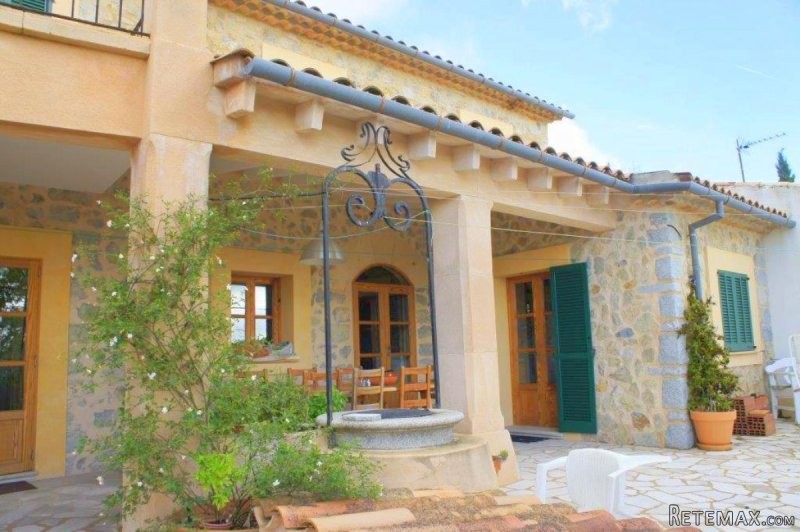 Romantic rural property with pool and..