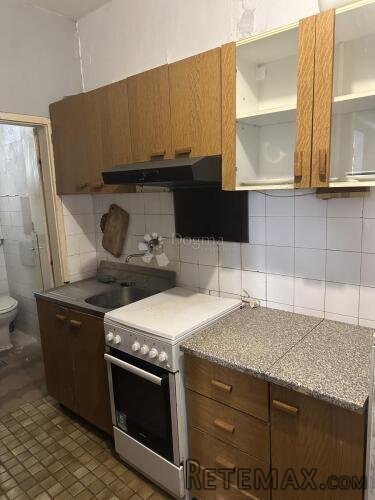 ŠIBENIK, Stan u centru s poslovnim prostorom, za adaptaciju