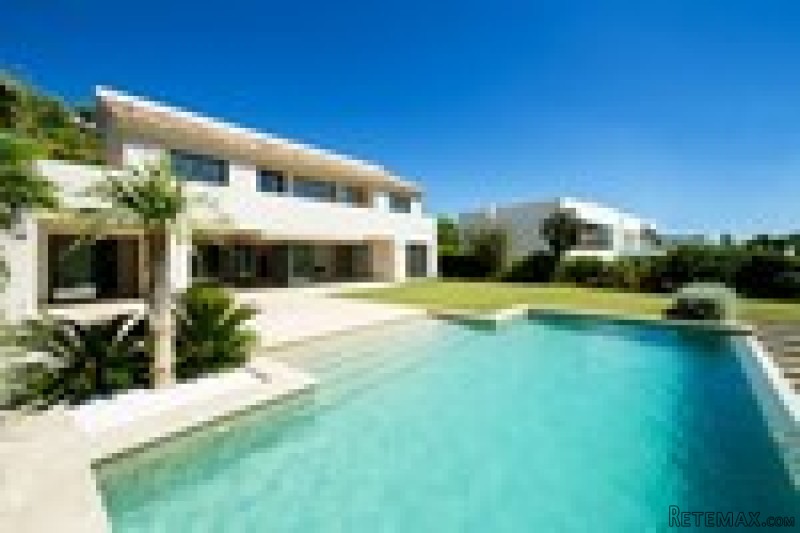 4 Bedrooms - Villa - Malaga - For Sale