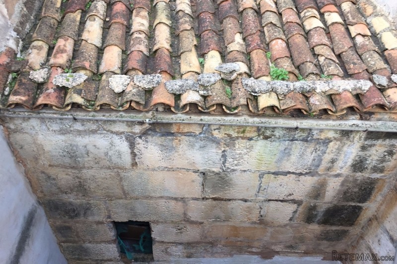 House to be renovated in the center of..