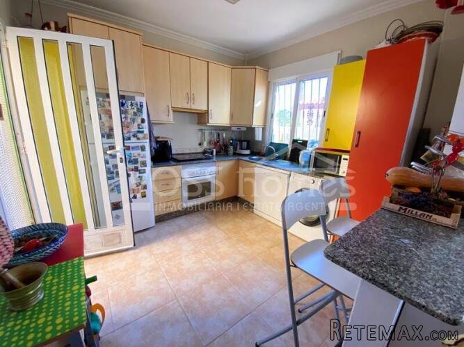 NEW LISTING TO VOSS HOMES - An impressive and large 4 bed.. - 12