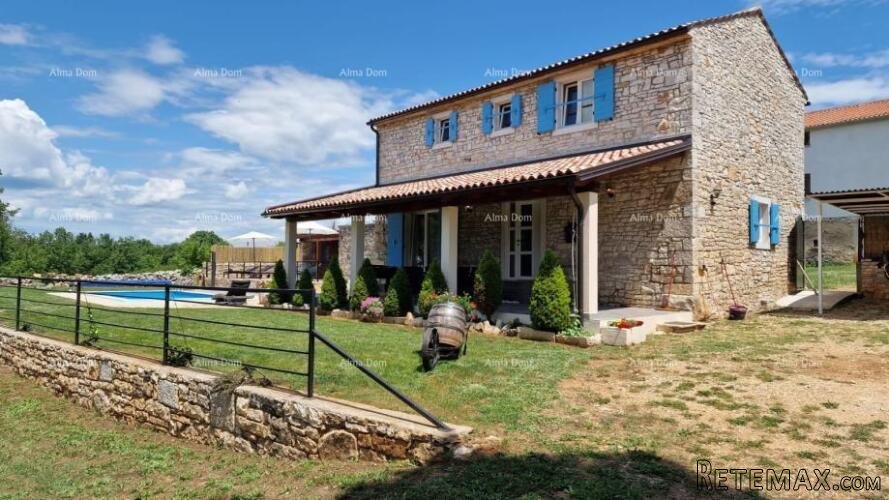 Sveti Lovreč, Prekrasna kamena vila s velikom okućnicom - 2