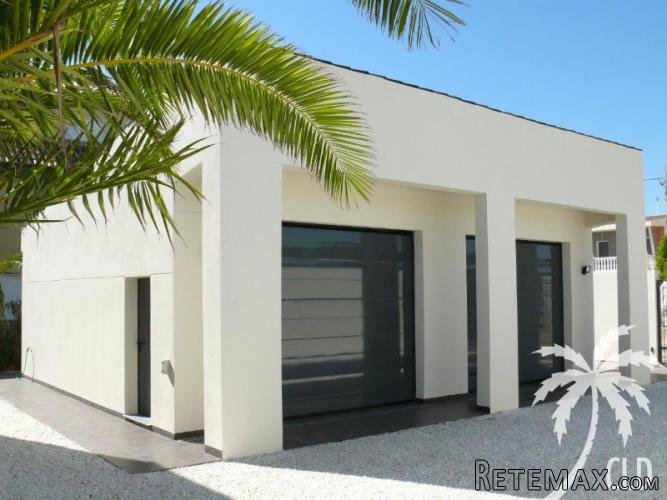 This beautiful villa is located on the sandy beach of the.. - 3