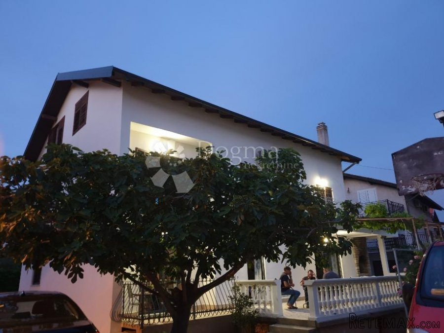 VODICE ATRAKTIVNA APARTMANSKA KUĆA BLIZ MORA - 3